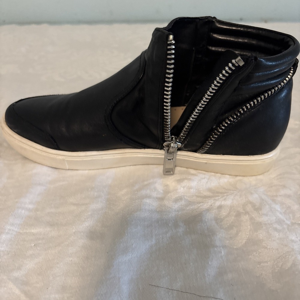 Bp Nordstrom's Black Women's Slip On Shoes With‎ Silver Zippers. Size 9